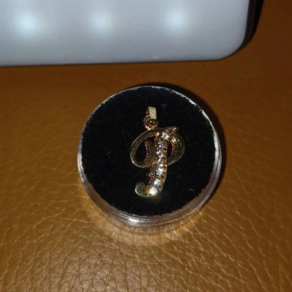 💙🌹Gold plated letter pendant "P" with faux diamonds - Picture 3 of 7